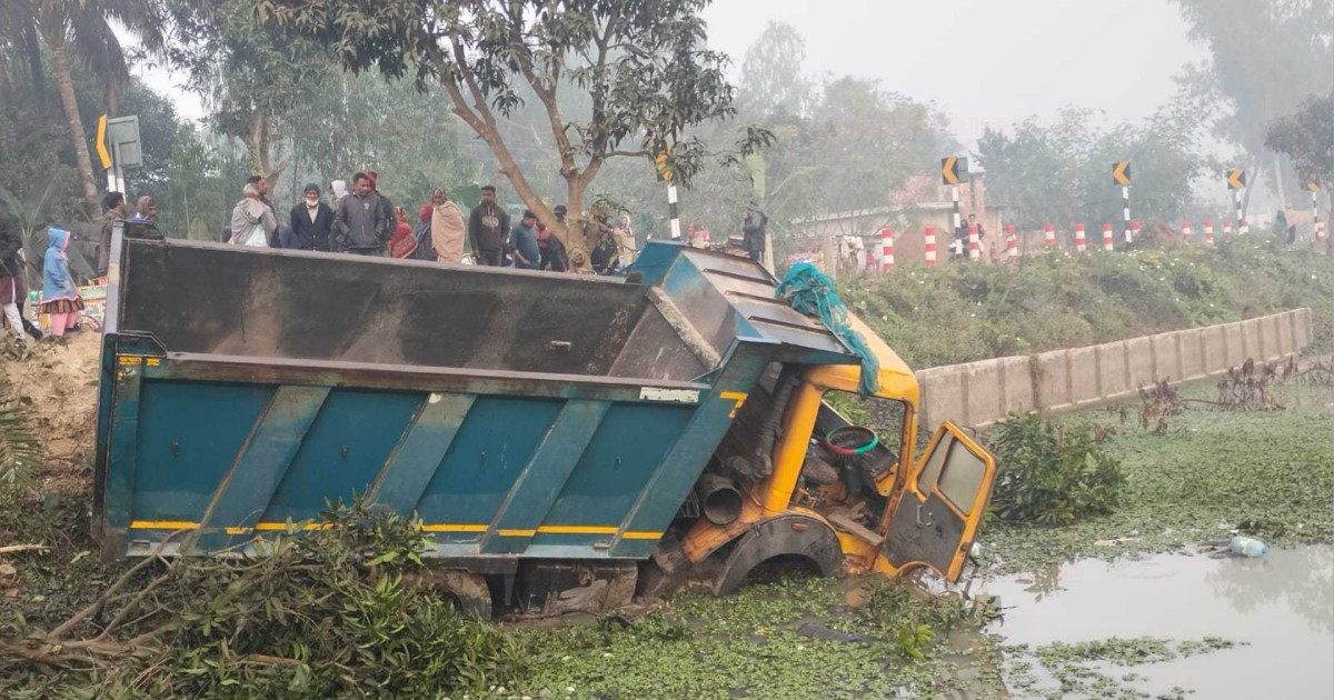 ভোরে সড়কে ঝড়লো ৫ প্রাণ