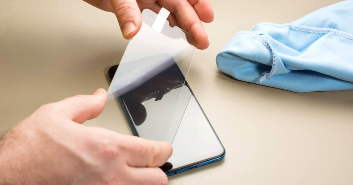 স্মার্টফোনের ডিসপ্লে যেভাবে ঝকঝকে রাখবেন