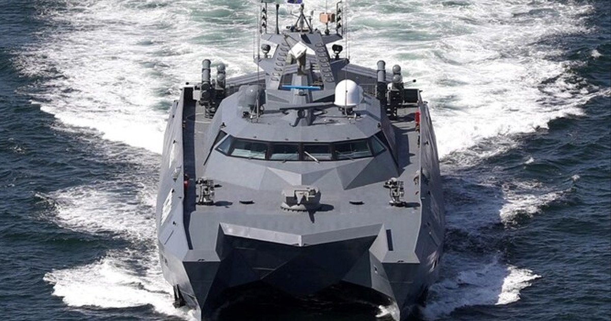 মার্কিন রণতরি ঘিরে ইরানের নৌমহড়ার ঘোষণা