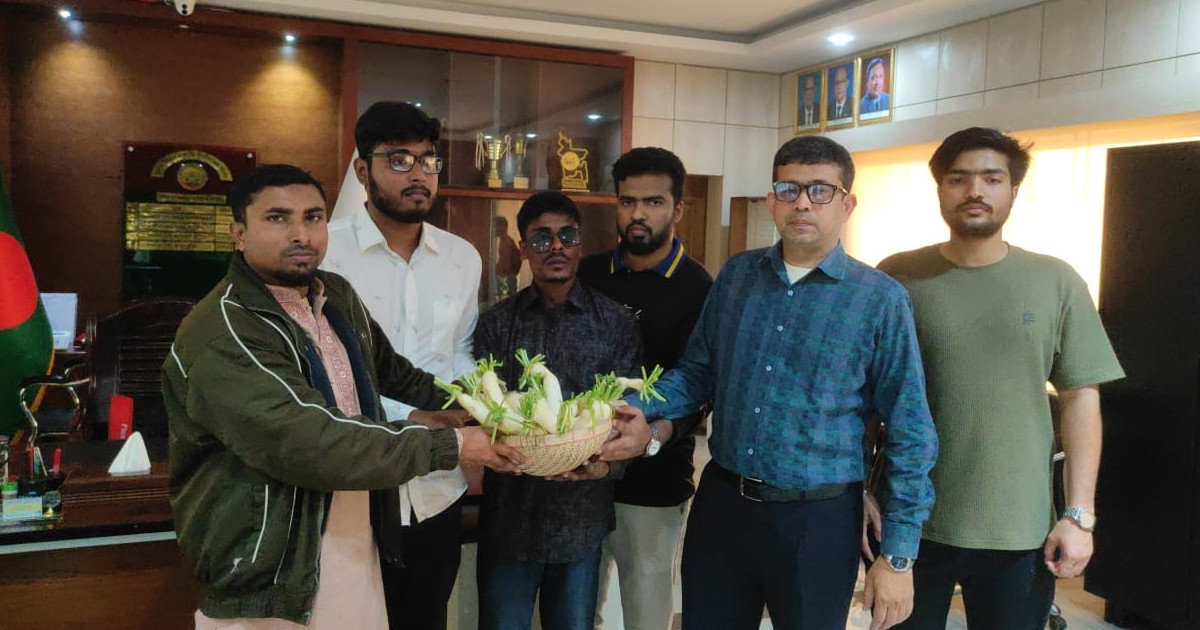 যবিপ্রবি উপাচার্যের কার্যালয়ে ‘মুলা’ ঝোলালেন শিক্ষার্থীরা!