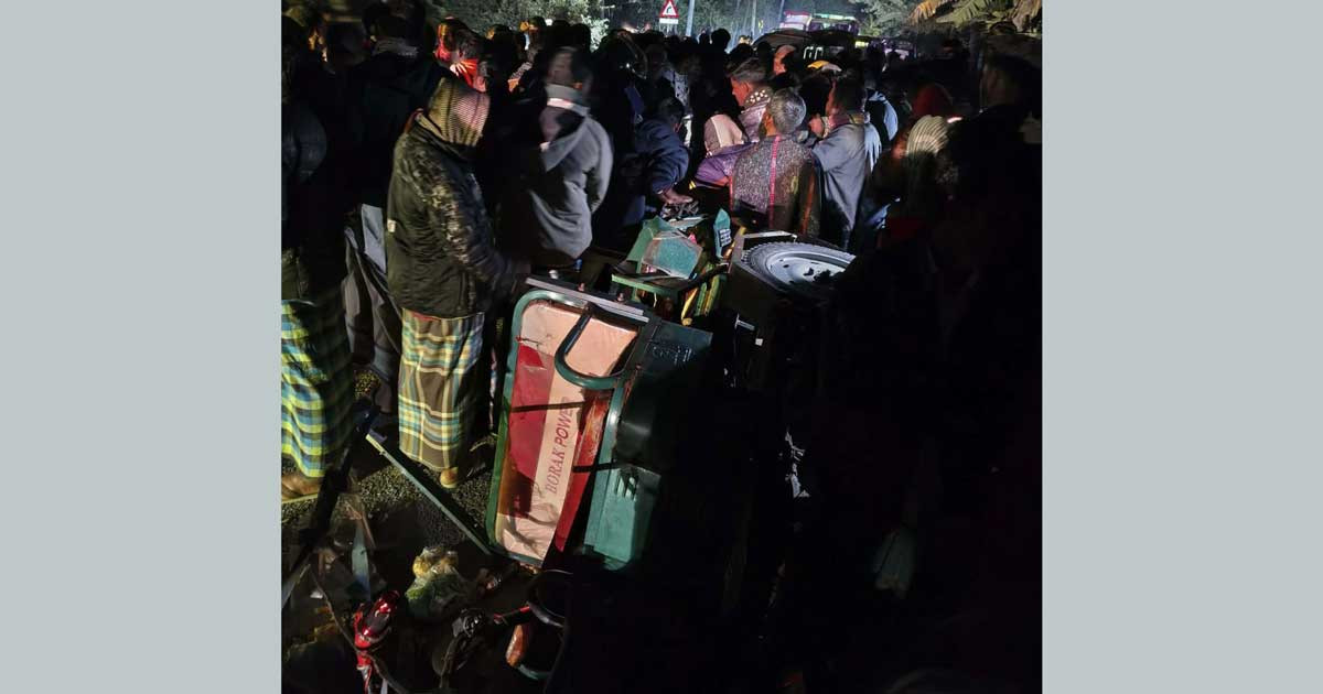 রাস্তার পাশে পাথর-বালু, ট্রাক-অটোরিকশার সংঘর্ষে নিহত ২