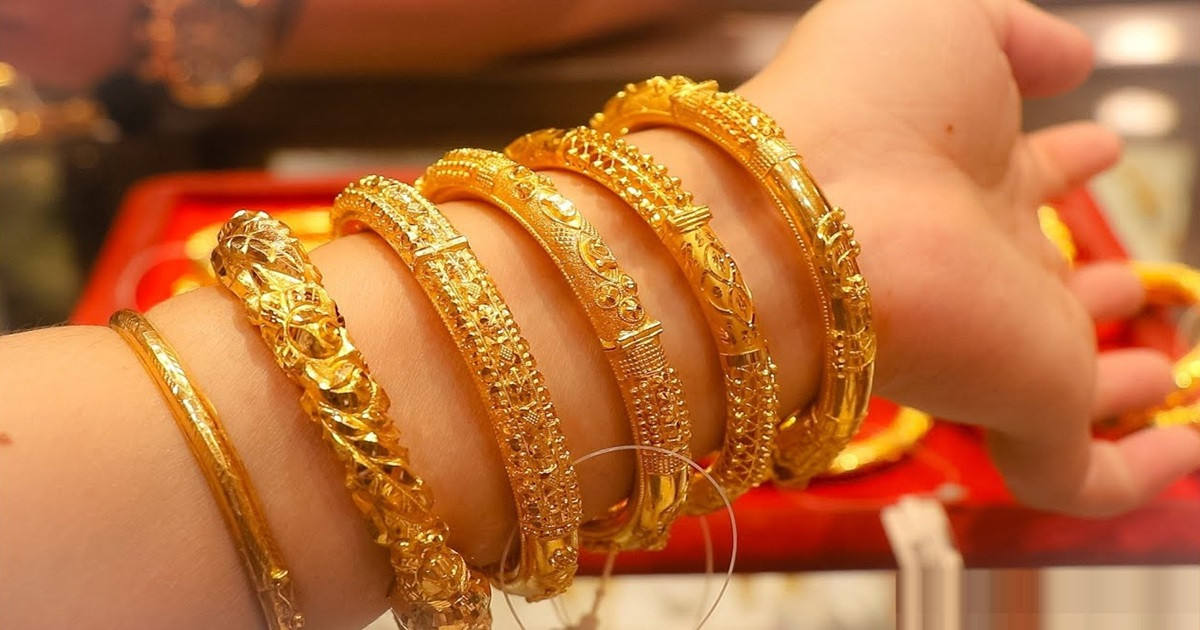 বেড়ে যাওয়া স্বর্ণের দাম আজ থেকে কার্যক্রর, ভরি কত?