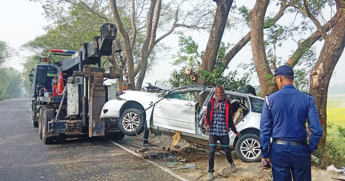গোপালগঞ্জে যাত্রীবাহী বাসের সঙ্গে প্রাইভেট কারের মুখোমুখি সংঘর্ষ, নিহত ১