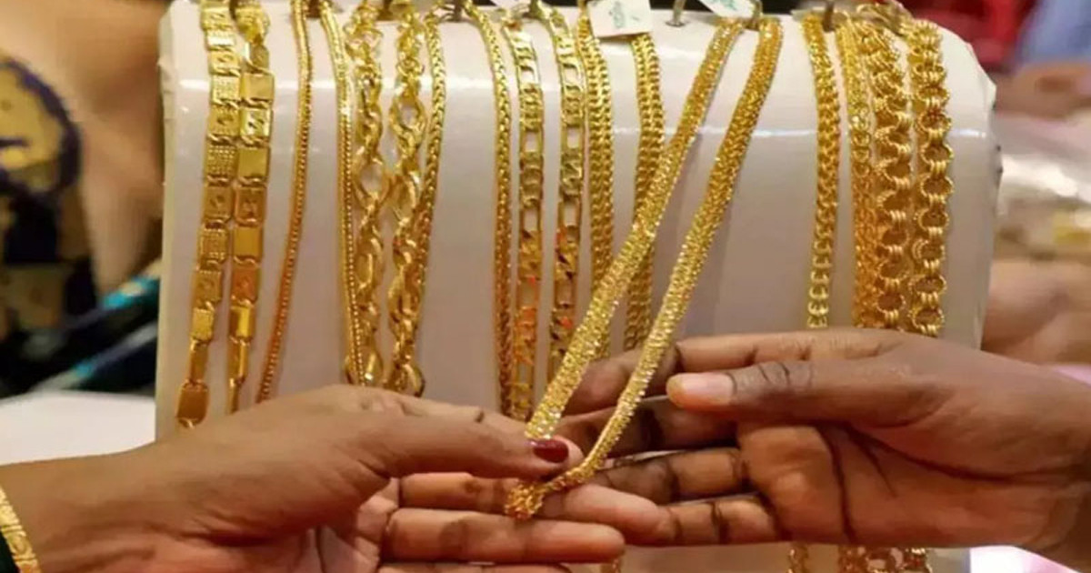 বিশ্ববাজারে কমছে স্বর্ণের দাম, দেশেও কি কমবে?