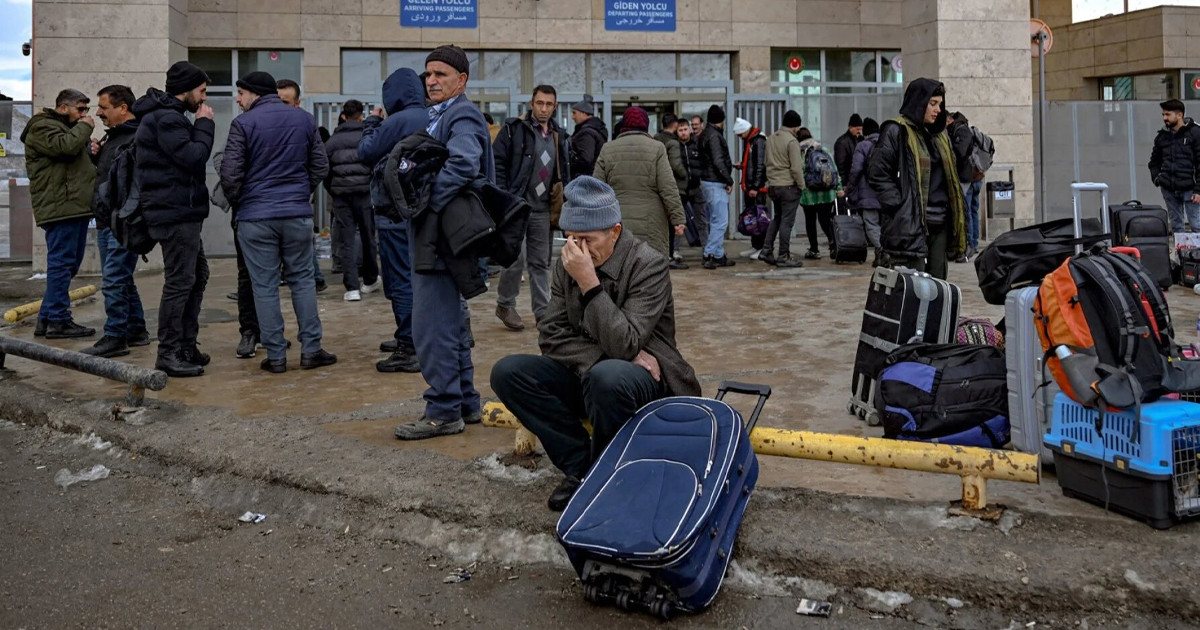 যুদ্ধের দ্বারপ্রান্তে পারস্য: মানসিকভাবে প্রস্তুতি নিচ্ছে ইরানের মানুষ, কাটছে বিনিদ্র রাত
