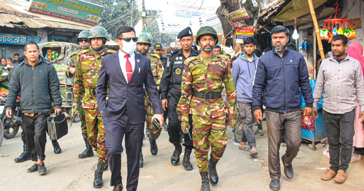 নিরবিচ্ছিন্ন-নিরাপদ ভোটগ্রহণ নিশ্চিতে রংপুরে যৌথবাহিনীর মহড়া