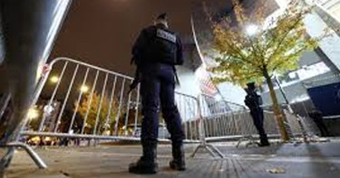 প্যারিসে ইহুদি প্রাথমিক বিদ্যালয়ের জানালা ভেঙে ফলক চুরি