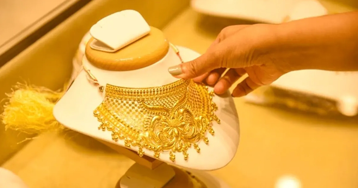 সাতসকালেই দেশের বাজারে স্বর্ণের দামে বড় লাফ, ভরি কত?