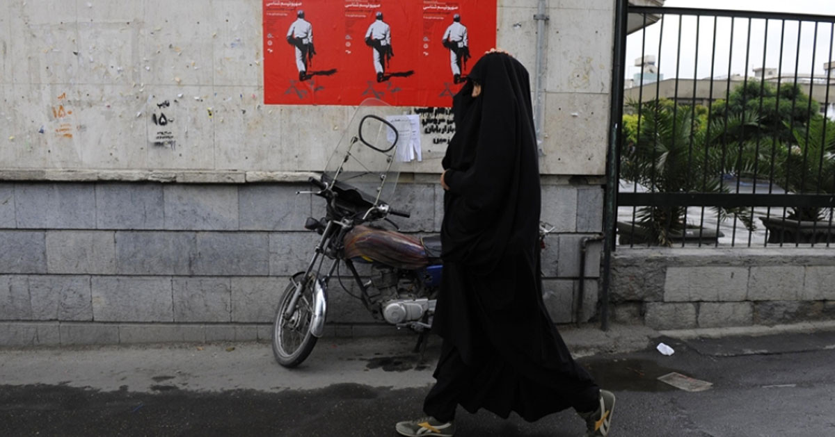 নারীদের মোটরসাইকেল চালানোর লাইসেন্স দেবে ইরান