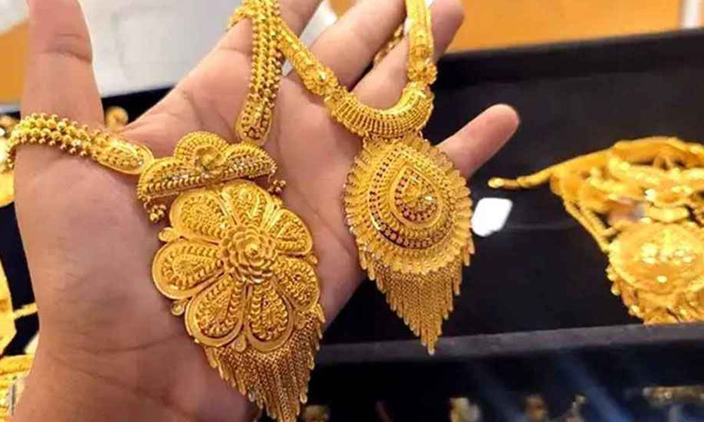 বিশ্ববাজারে আবারও স্বর্ণের দামে বড় লাফ, দেশে ভরি কত?