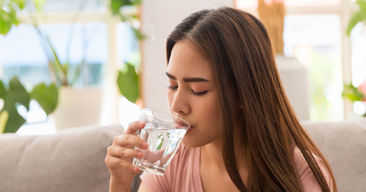 সকালে খালি পেটে গরম পানি পান, স্বাস্থ্যকর না ক্ষতিকর?