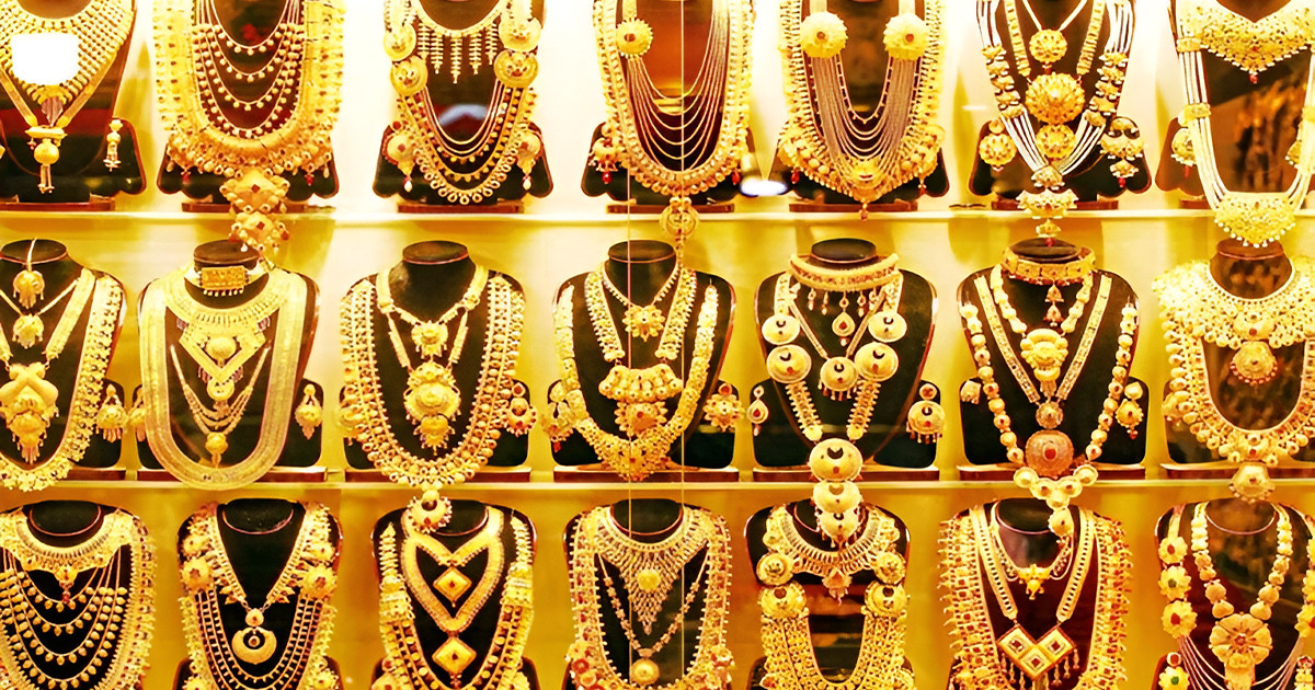 সাত সকালে স্বর্ণের দামে বড় পতন