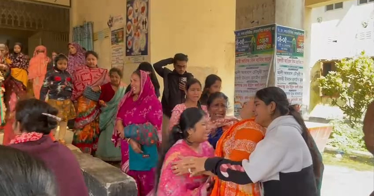 দ্রুত গতির সিএনজি উল্টে নারী নিহত