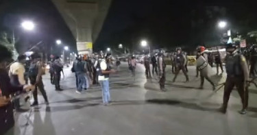 এবার শাহবাগে পুলিশ-ইনকিলাব মঞ্চের সংঘর্ষ