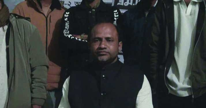 স্বতন্ত্র প্রার্থীকে লক্ষ্য করে গুলি