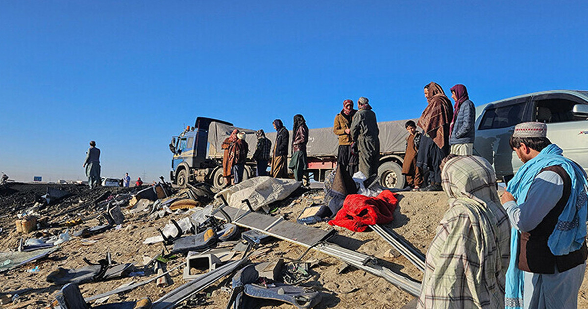 আফগানিস্তানে পাহাড় থেকে খাদে পড়লো বাস, নিহত ১৫