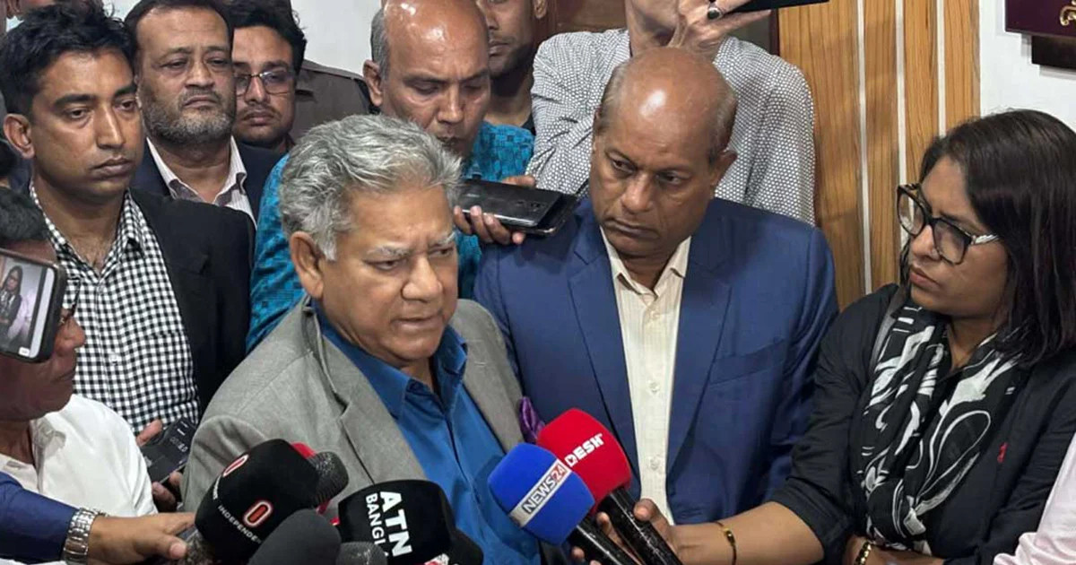 চট্টগ্রাম বন্দর ইস্যুতে এবার কঠোর অবস্থানে যাচ্ছে সরকার: নৌ উপদেষ্টা