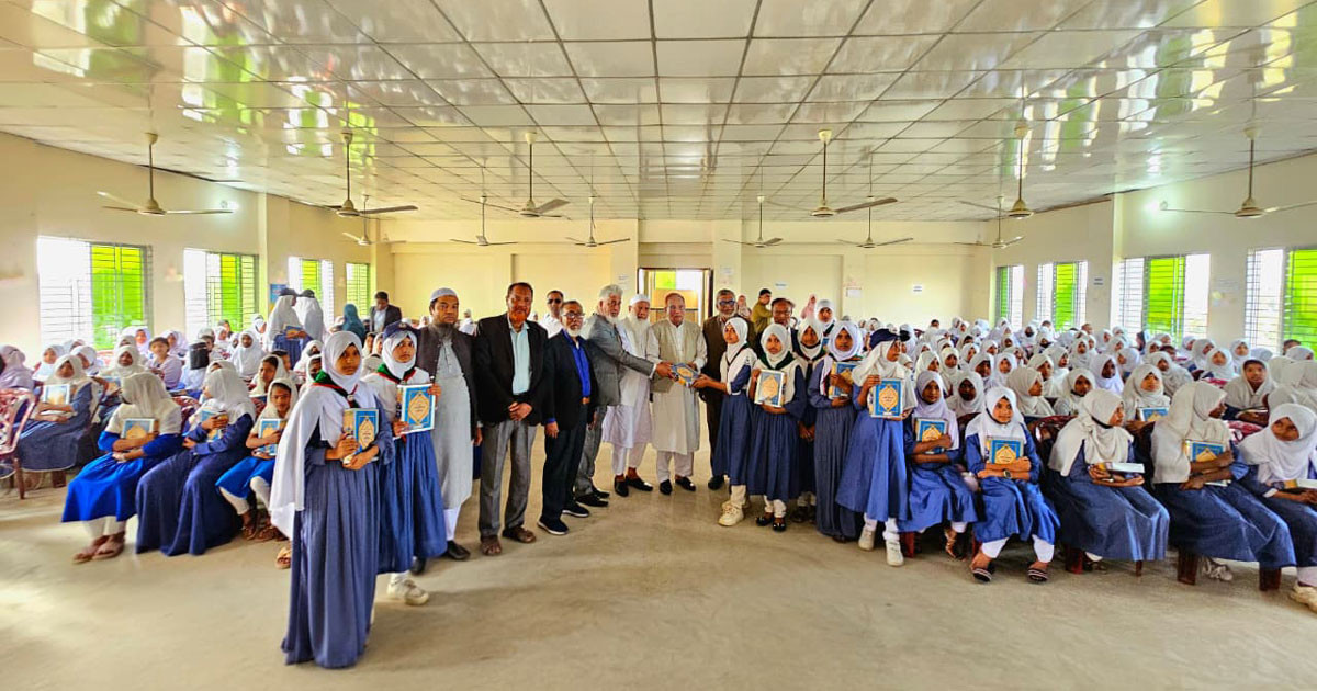 বসুন্ধরা গ্রুপের পক্ষ থেকে ছয় সহস্রাধিক পবিত্র কোরআন শরিফ বিতরণ