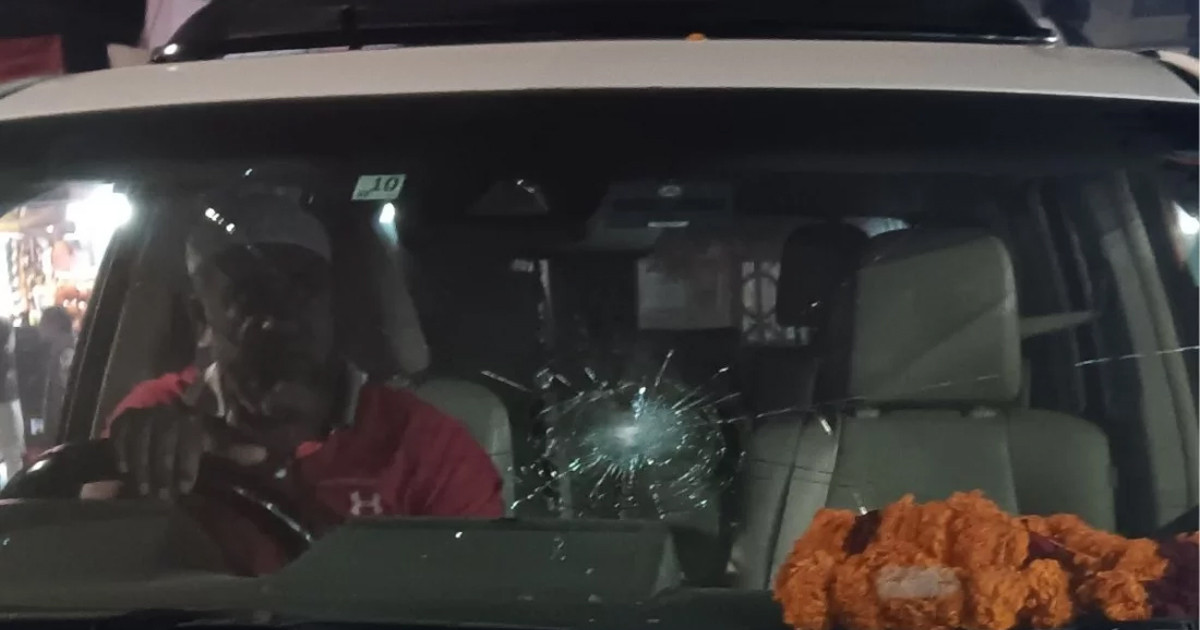 নোয়াখালীতে প্রার্থীর গাড়িতে গুলির অভিযোগ, পাল্টাপাল্টি বিক্ষোভ