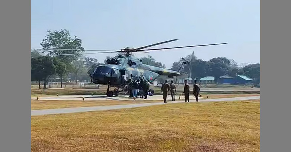 খাগড়াছড়ির দুর্গম তিন ভোটকেন্দ্রে হেলিকপ্টারে পাঠানো হলো নির্বাচনী সরঞ্জাম