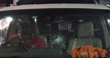 নোয়াখালীতে প্রার্থীর গাড়িতে গুলির অভিযোগ, পাল্টাপাল্টি বিক্ষোভ