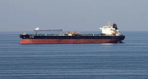 ইরানের জলসীমা থেকে মার্কিন জাহাজকে দূরে থাকার নির্দেশ