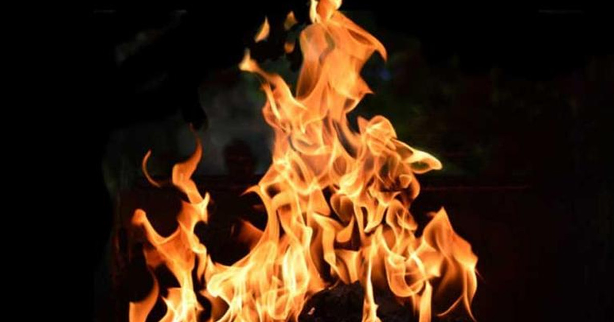 নেত্রকোনায় ভোট কেন্দ্রে আগুন