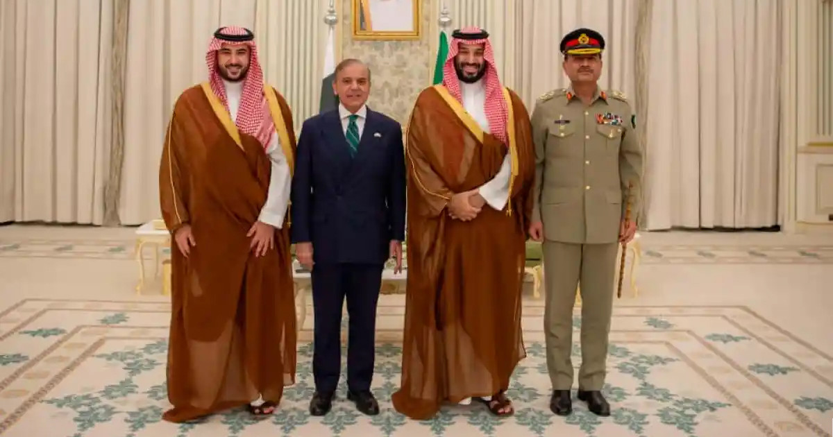 মধ্যপ্রাচ্যে অস্ত্র বিক্রি করলেও, নিরাপত্তা কি দিতে পারবে পাকিস্তান!