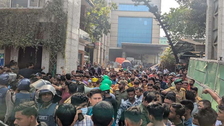 চট্টগ্রামে দুধের কারখানায় বিস্ফোরণ, দগ্ধ ১১