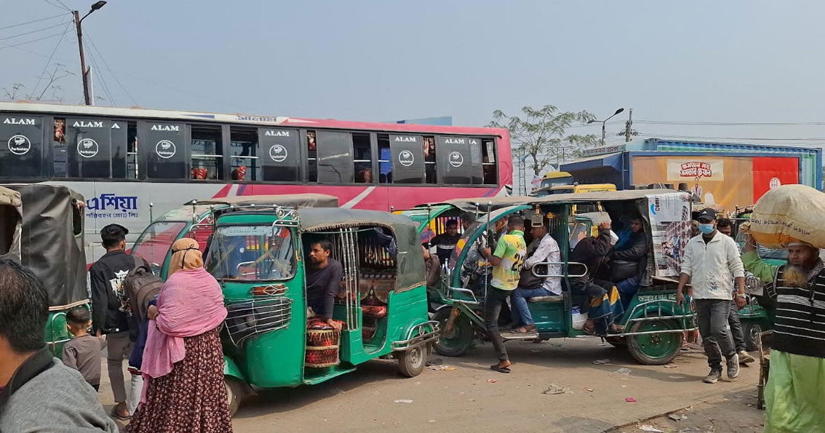 নির্বাচনী বাড়ি ফেরা: ময়মনসিংহের পথে পথে যাত্রী ভোগান্তি, অতিরিক্ত ভাড়ার নৈরাজ্য