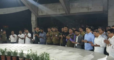 শহীদ রাষ্ট্রপতি জিয়াউর রহমান ও বেগম খালেদা জিয়ার কবর জিয়ারত করলেন তারেক রহমান