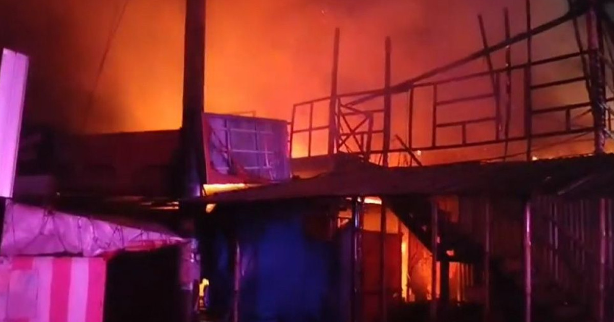 পূর্বাচল নীলা মার্কেটে ভয়াবহ অগ্নিকাণ্ড