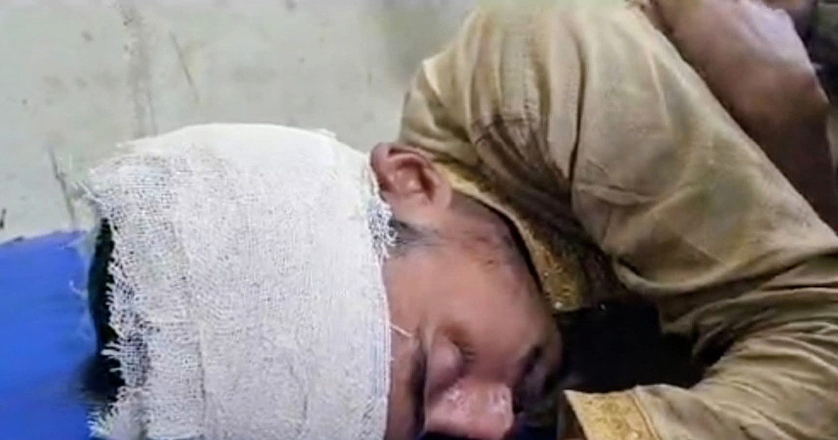 বগুড়ার ধুনটে ভোটকেন্দ্রের সামনে ছাত্রদল নেতাকে ছুরিকাঘাত