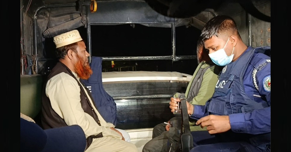 ভোট কেন্দ্রে অবৈধ অনুপ্রবেশের দায়ে জামায়াত নেতা আটক