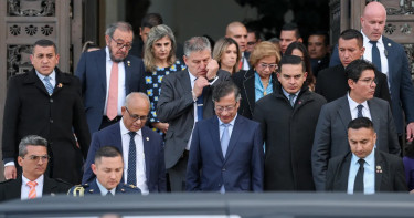 হামলার আশঙ্কা, নৌবাহিনীর সহায়তায় প্রাণে বাঁচলেন কলম্বিয়ার প্রেসিডেন্ট