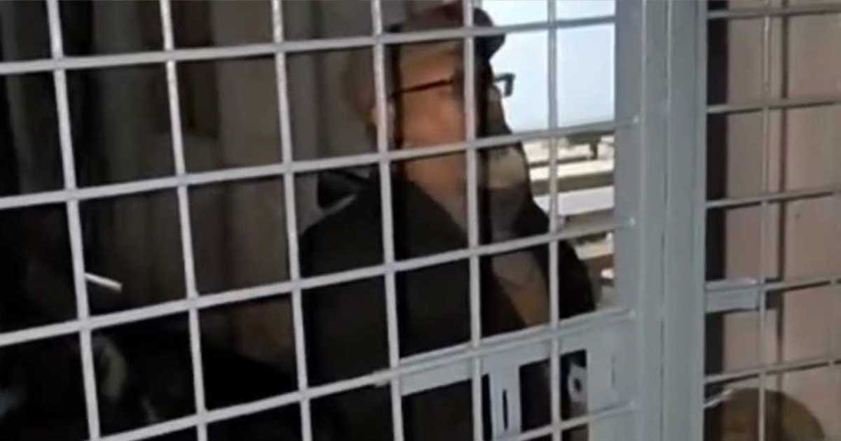 রাতের আঁধারে ভোটকেন্দ্রে প্রবেশ, অবরুদ্ধ জামায়াত প্রার্থী