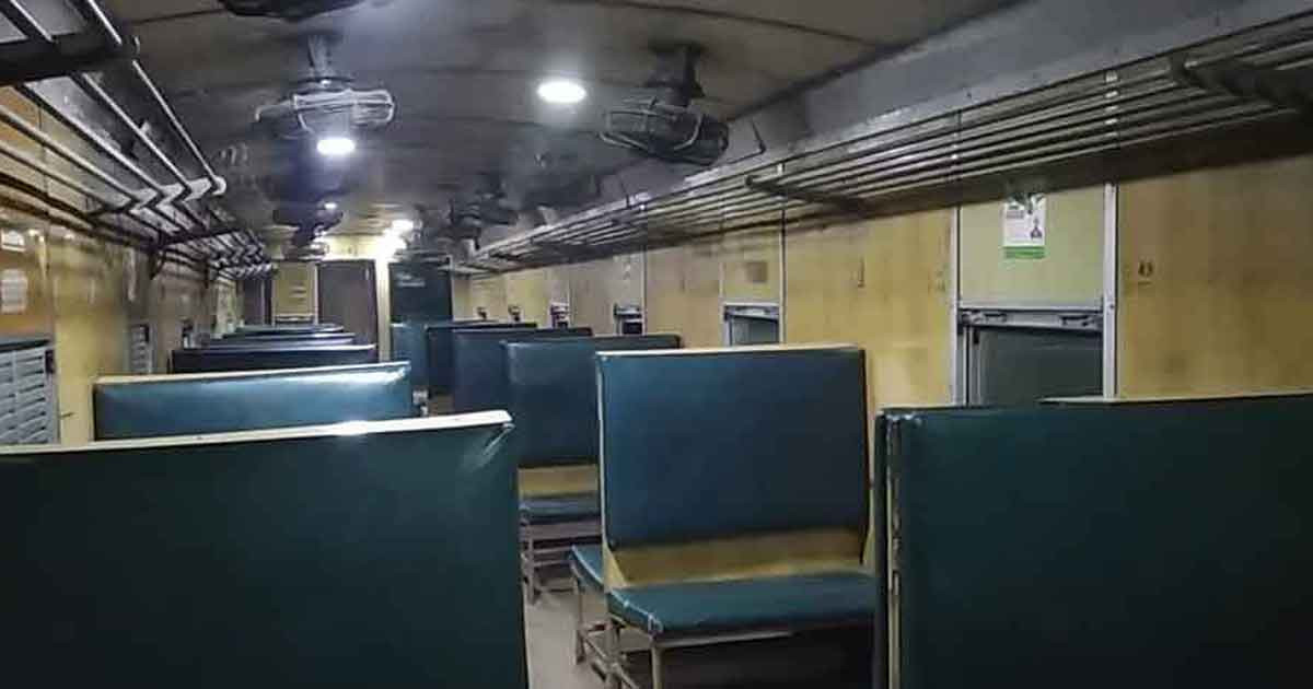 ঢাকামুখী ট্রেন ফাঁকা