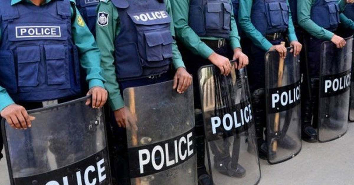 ভোটকেন্দ্রে দায়িত্বরত পুলিশ সদস্যদের পোশাকে গোপন ক্যামেরা লাগানো রয়েছে: ইসি