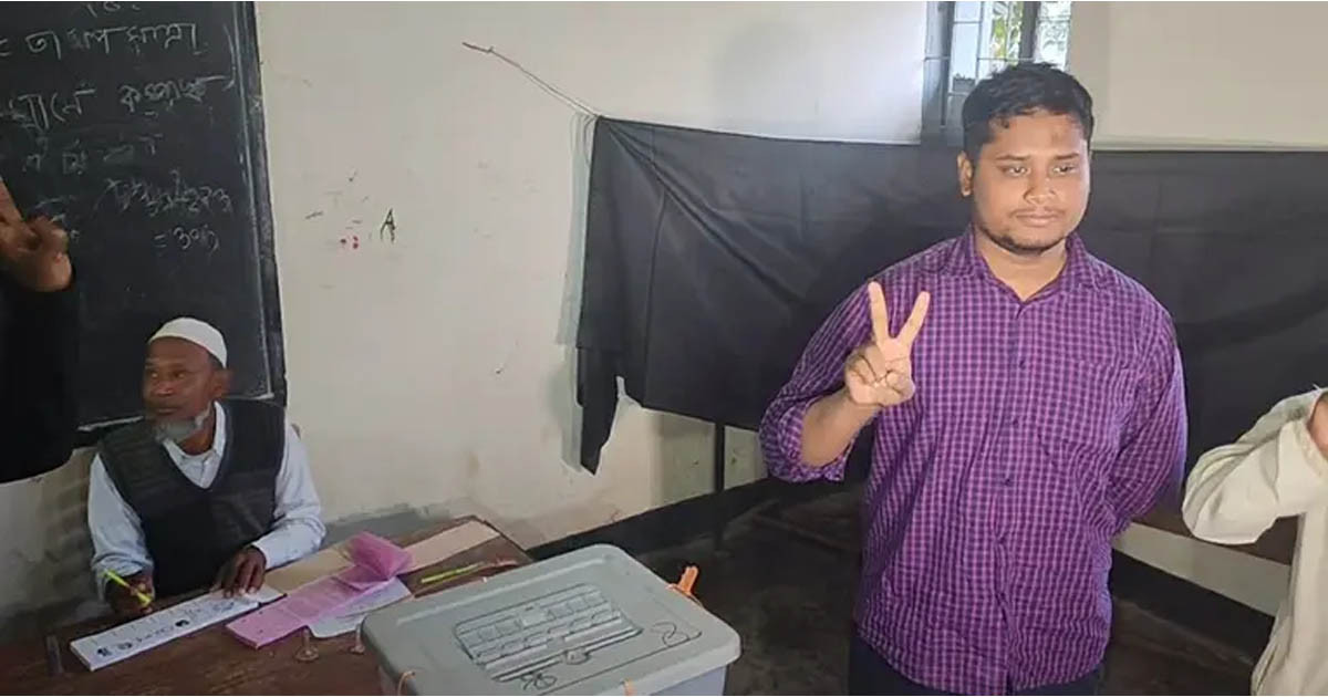 ভোট দিলেন হাসনাত আবদুল্লাহ