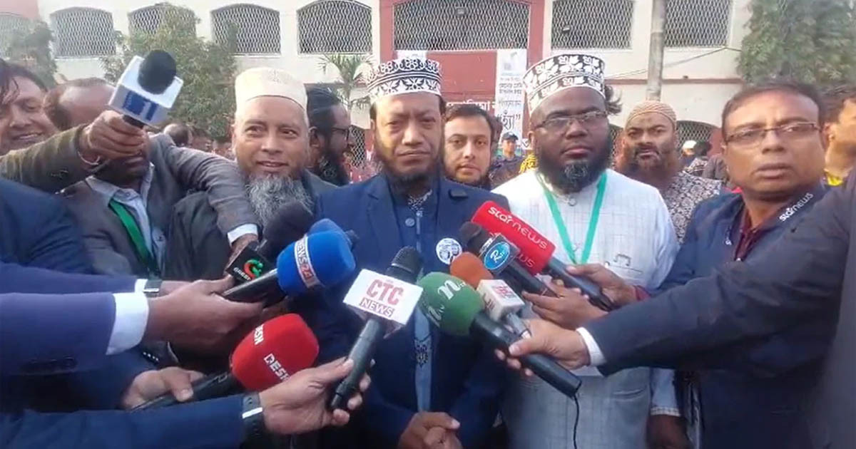 ভোট দিলেন মুফতি আমীর হামজা