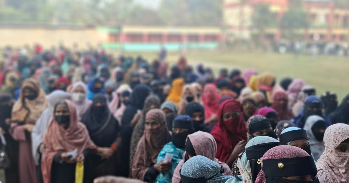 নোয়াখালীতে নারী ভোটারদের উপচে পড়া ভিড়