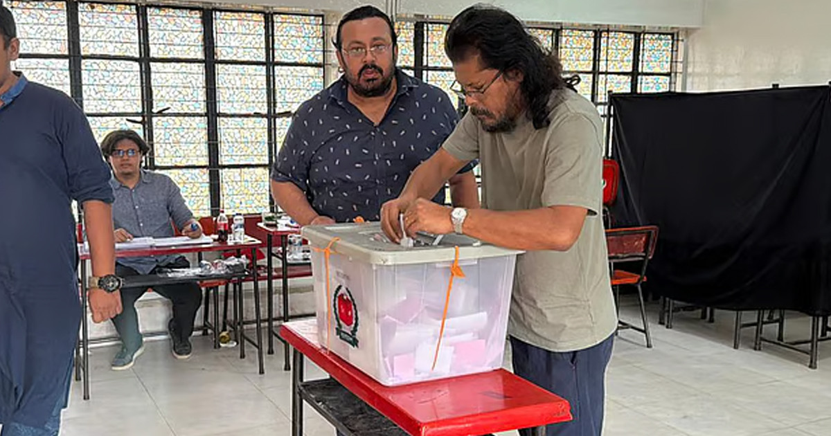 ভোট দিয়ে যা বললেন জেমস