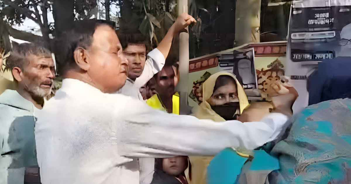 ভোটকেন্দ্রের সামনে নারী স্বতন্ত্র প্রার্থীকে মারধর