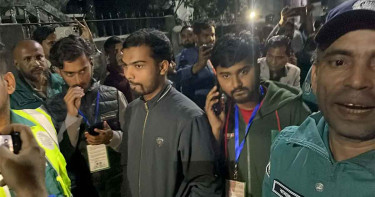 পর্যবেক্ষক পরিচয়ে মধ্যরাতে কেন্দ্রে প্রবেশের সময় ধরা পড়লো তিনজন