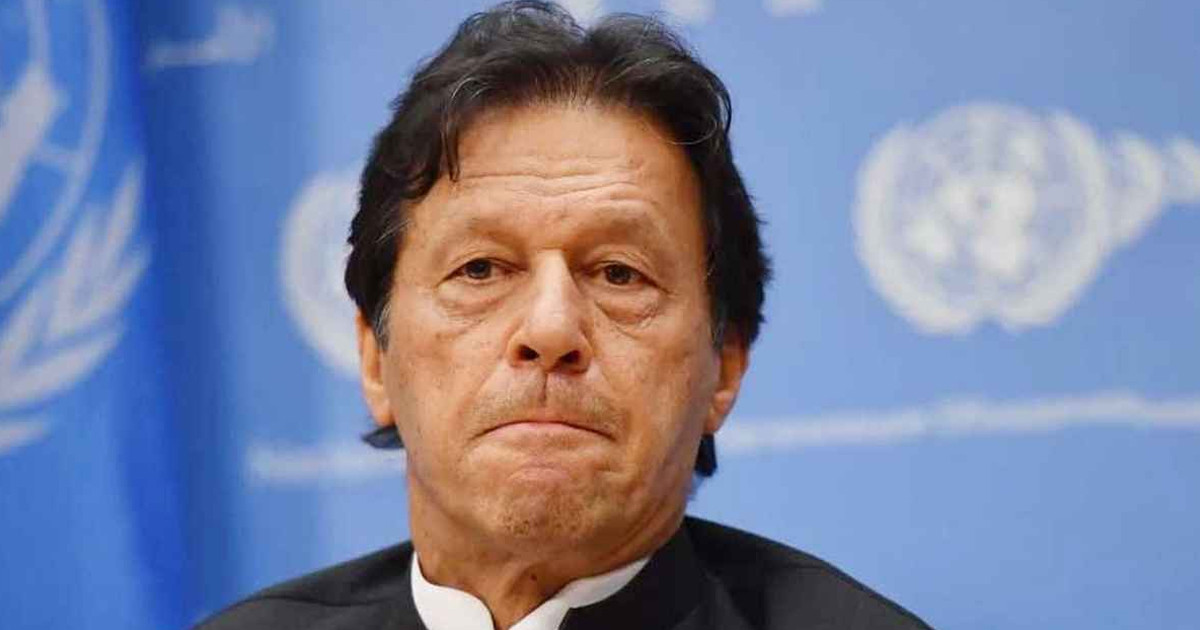 ডান চোখের দৃষ্টিশক্তি হারাতে বসেছেন ইমরান খান