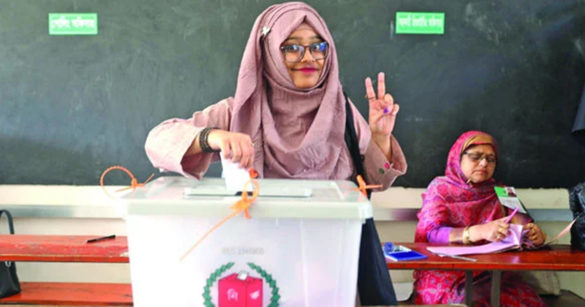 প্রথম ভোট দিলেন তারা