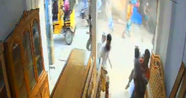 নারায়ণগঞ্জে সেলুনে ভয়াবহ গ্যাস বিস্ফোরণ: শিশুসহ দগ্ধ ৩