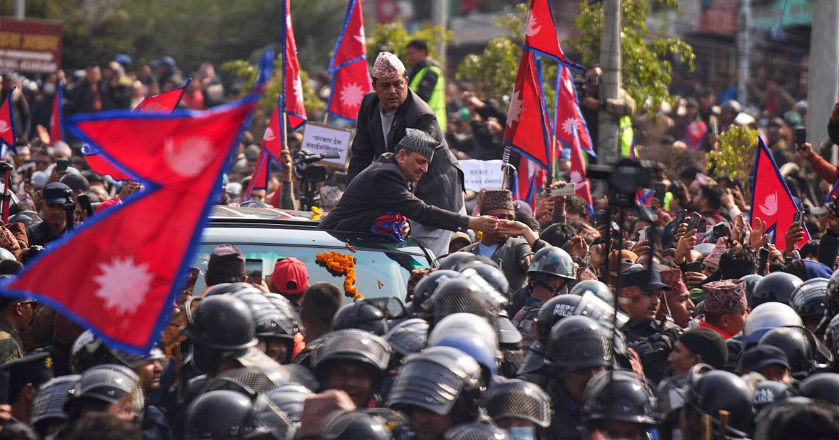 নির্বাচনের আগে নেপালে রাজতন্ত্র ফিরিয়ে আনার দাবিতে বিশাল সমাবেশ