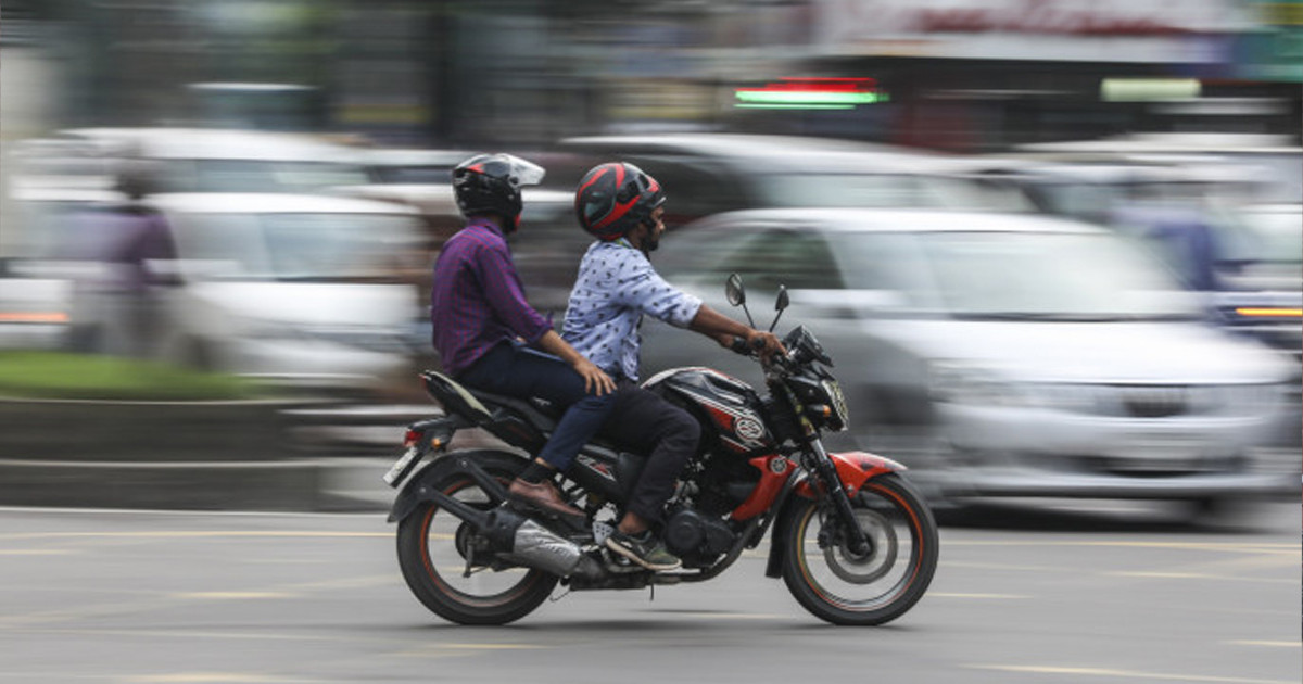 নিষেধাজ্ঞা শেষ, সড়কে মোটরসাইকেল-বাস চলাচল স্বাভাবিক