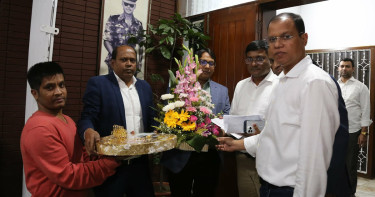 তারেক রহমানকে ফুলেল শুভেচ্ছা ও মিষ্টি পাঠিয়েছেন মমতা